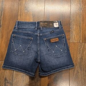 Womens Wrangler Retro Mae Mid Rise Shorts 26 AVG